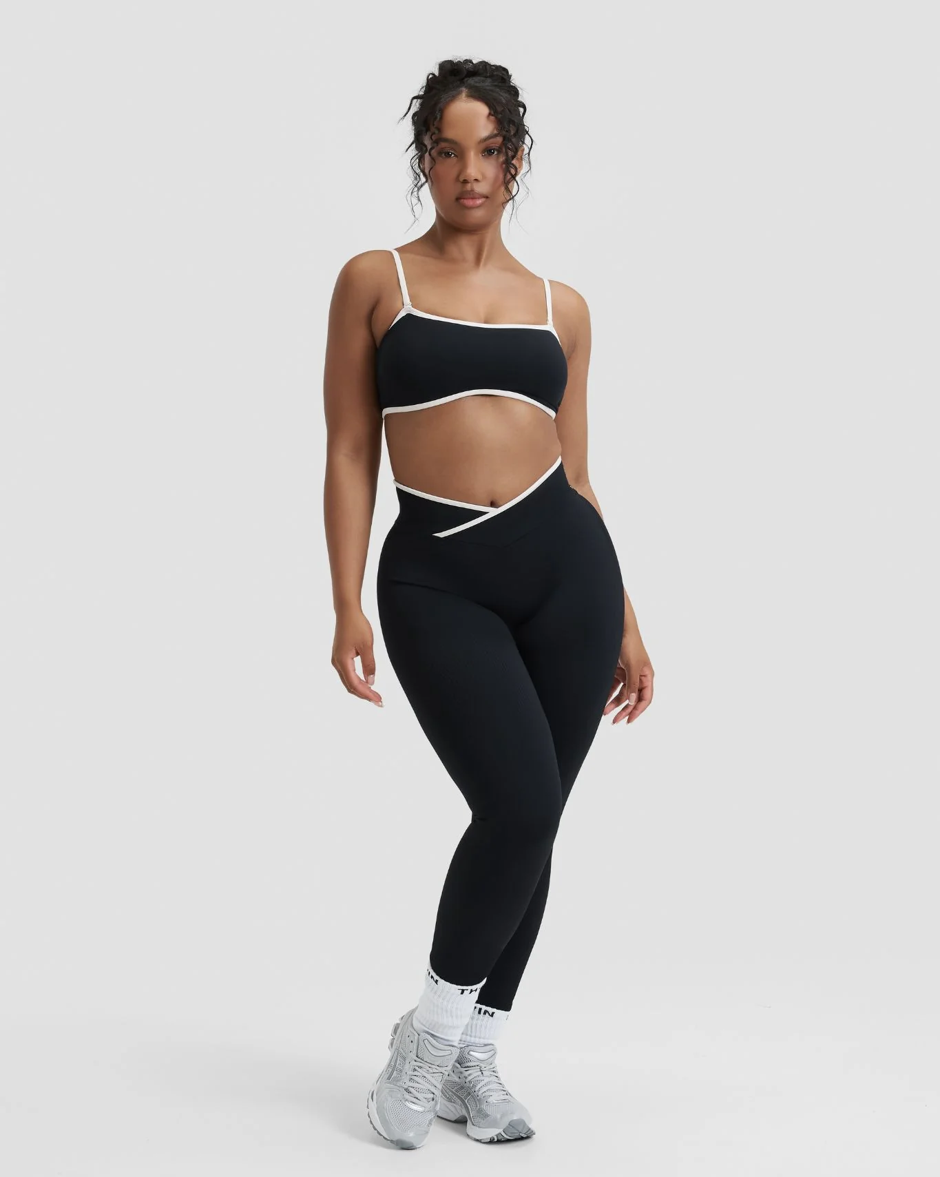 Elevate™ Outline V High Waist Leggings | Night Black - Image 3